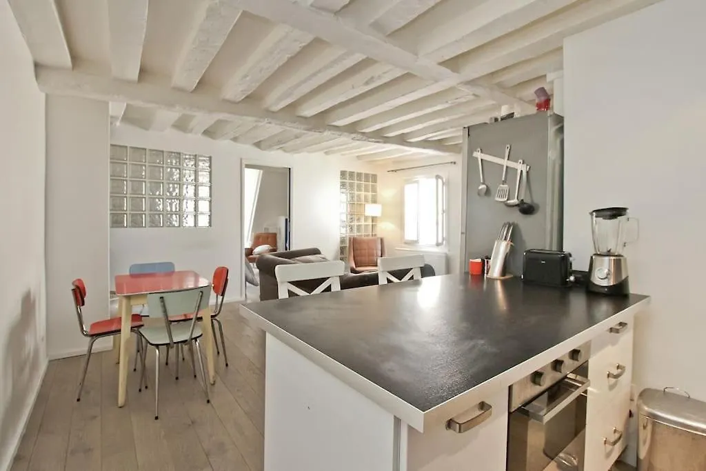 Charming In Le Marais *